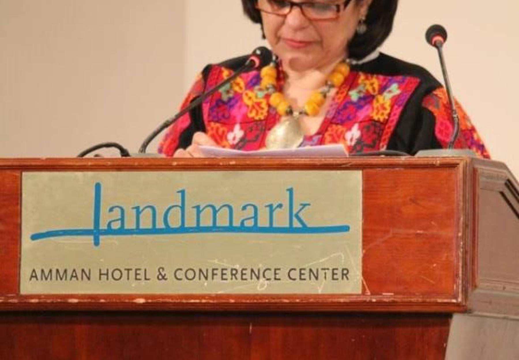 كلمة رئيسة العربية لحماية الطبيعة المهندسة رزان زعيتر في الحفل السنوي للعربية 2013 كلمة رئيسة العربية لحماية الطبيعة المهندسة رزان زعيتر في الحفل السنوي للعربية 2013