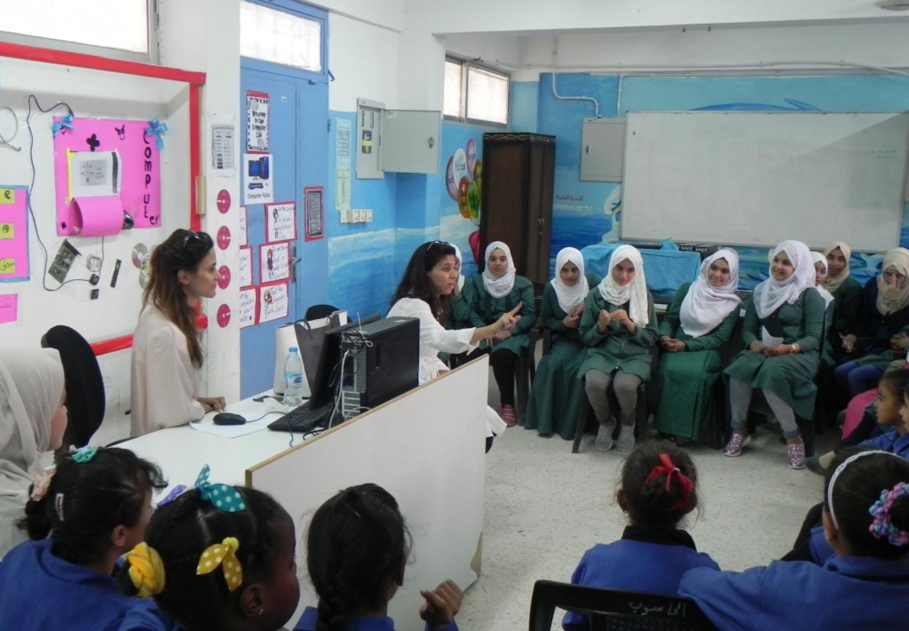 العربية وسنابل تبدآن بإنشاء حديقة في مدرسة الإناث الإعدادية في مخيم جرش (مخيم غزة)