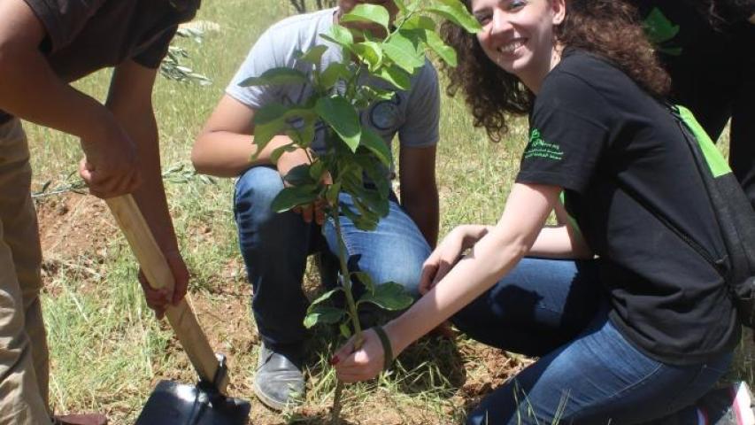 العربية لحماية الطبيعة وأرامكس تتوجان يوم الأرض العالمي بزراعة 1000 شجرة في فعالية "يلا نزرع مادبا"