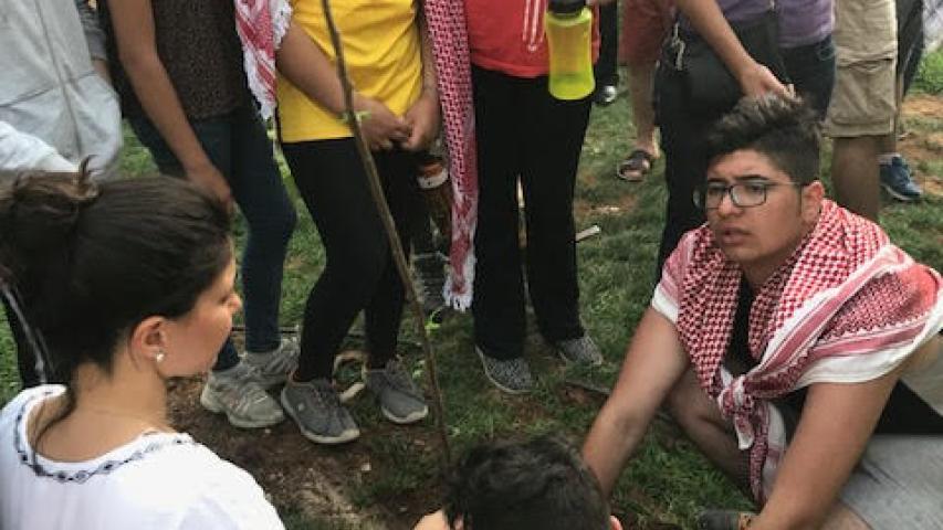 العربية لأطفال الأردن تقاطع: لا تنسوا المزارع فهو المقاوم الأول