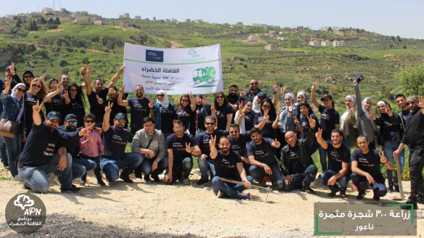 القافلة الخضراء تزرع 550 شجرة في ناعور والأغوار مع بنك الأردن